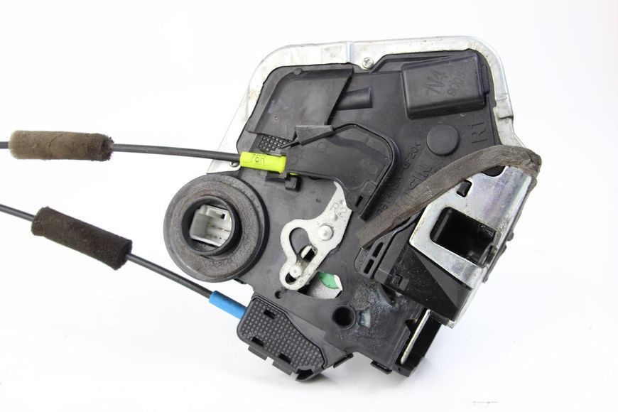 Купить Замок двери задний правый электр 8pin Avensis T27 2009-2018 6905002240 20926 б/у на авторазборке