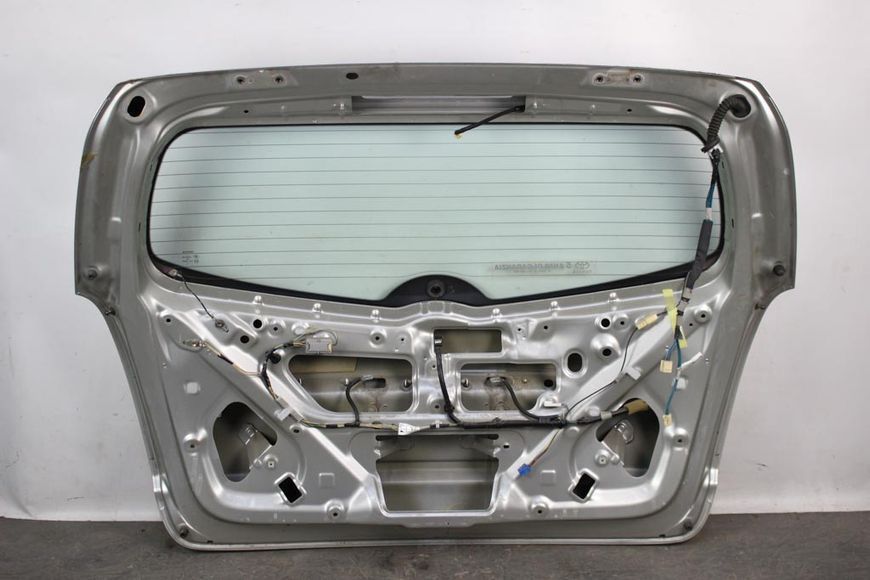 Купити Кришка багажника Corolla Verso 2004-2009 670050F010 63743 б/у на авторозборці