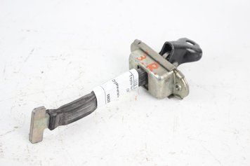 Купити Обмежувач двері задній Yaris 2005-2011 6863052061 30509 б/у на авторозборці