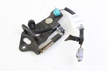 Купить Петля замка багажника Lexus LS (UCF30) 2000-2006 6462050020 58121 б/у на авторазборке