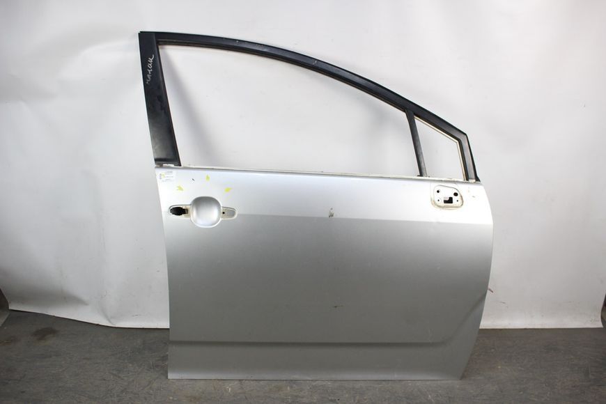 Купити Двері передні праві Corolla Verso 2004-2009 670010F010 63720 б/у на авторозборці