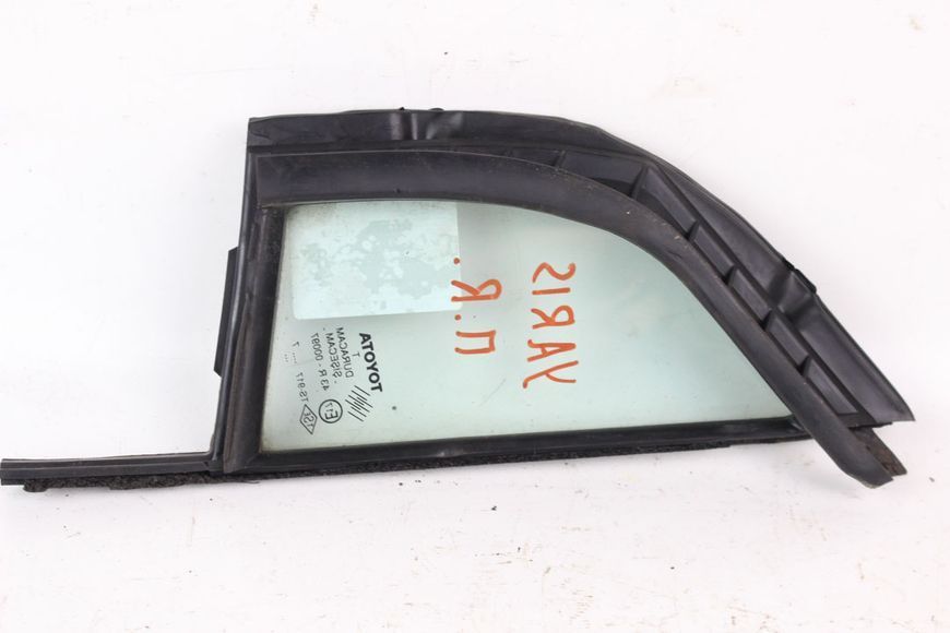 Купити Скло дверей передньої правої (кватирка) Yaris 2005-2011 6810152031 12846 б/у на авторозборці