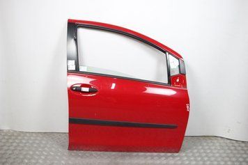 Купити Двері передні праві Yaris 2005-2011 670010D170 13644 б/у на авторозборці