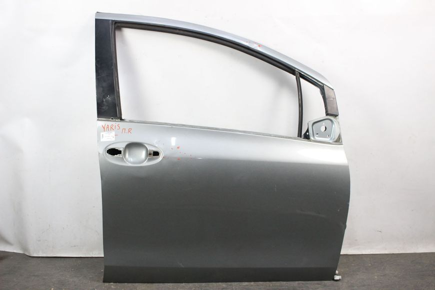 Купити Двері передні праві Yaris 2005-2011 670010D170 13644 б/у на авторозборці