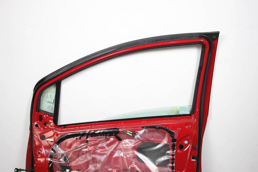 Купити Двері передні праві Yaris 2005-2011 670010D170 13644 б/у на авторозборці