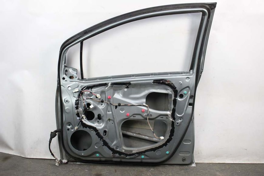 Купити Двері передні праві Yaris 2005-2011 670010D170 13644 б/у на авторозборці
