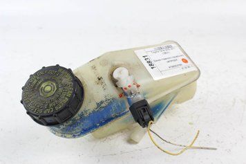 Купить Бачок главного тормозного цилиндра Yaris 2005-2011 4722052160 18831 б/у на авторазборке
