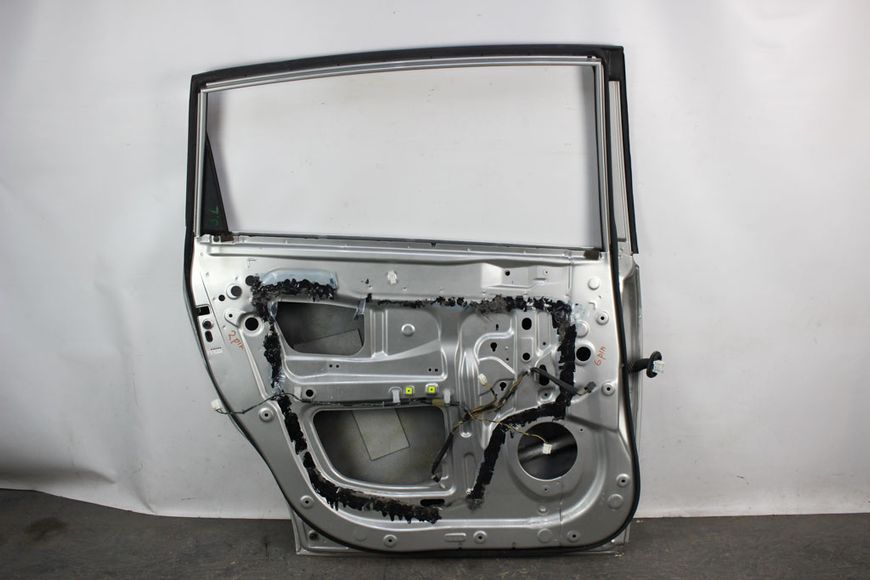 Купити Двері задні ліві Corolla Verso 2004-2009 670040F010 63728 б/у на авторозборці